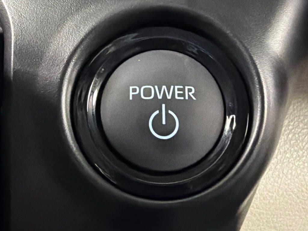 Used 2026 Toyota Sienna Limited FWD image 31