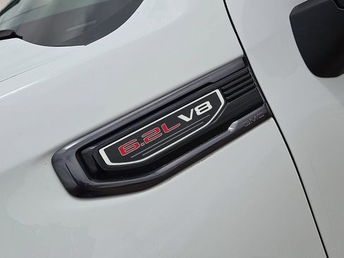 Used 2024 GMC Sierra 1500 AT4 w/ Technology Package AWD/4WD image 12