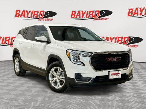 Used 2024 GMC Terrain SLE FWD image 1