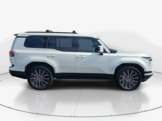 Used 2025 Lexus GX 550 w/ Accessory Package (2T) AWD/4WD video 2