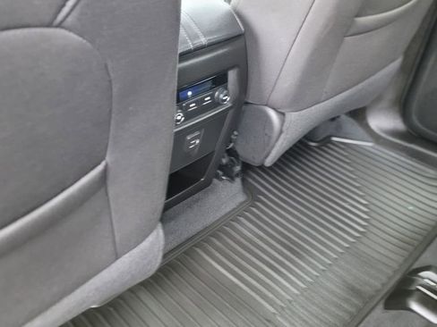 Used 2023 Chevrolet Traverse LT image 27