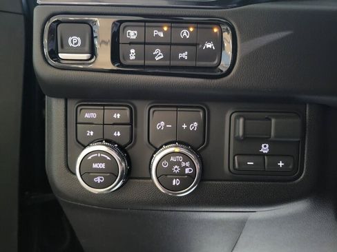 New 2026 GMC Yukon XL AT4 w/ AT4 Premium Plus Package AWD/4WD image 20