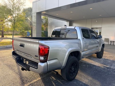 Used 2022 Toyota Tacoma SR5 w/ Technology Package image 3