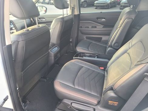 Used 2025 Nissan Pathfinder Platinum AWD/4WD image 19