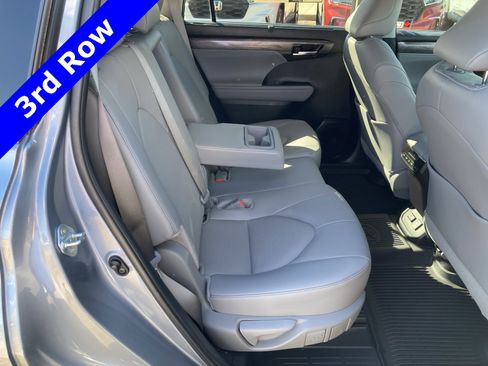 Used 2024 Toyota Highlander Limited image 41