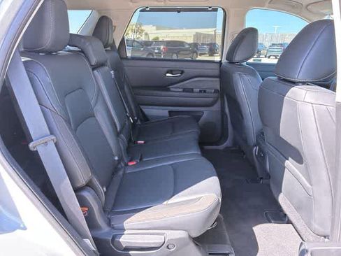 Used 2022 Nissan Pathfinder SL image 21