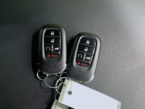 Certified 2025 Honda Pilot Black Edition image 32