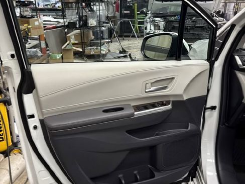 Used 2024 Toyota Sienna XLE image 25