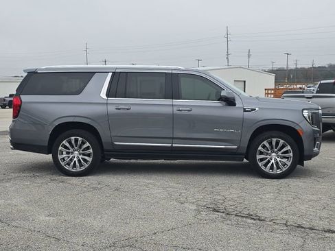 Used 2021 GMC Yukon XL Denali w/ Denali Premium Package image 6