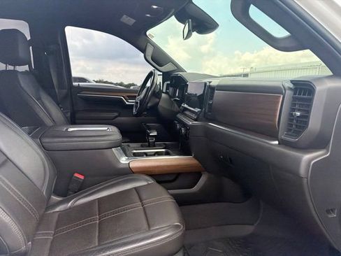 Used 2022 Chevrolet Silverado 1500 High Country AWD/4WD image 9