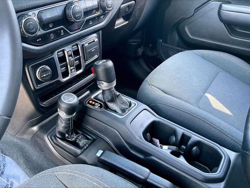 Used 2024 Jeep Wrangler Unlimited Sport AWD/4WD image 19