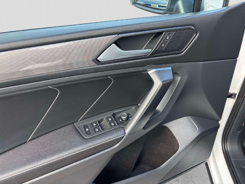Certified 2023 Volkswagen Tiguan SE AWD/4WD image 17