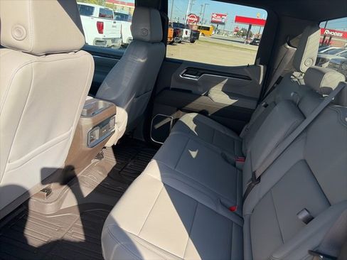 New 2026 GMC Sierra 1500 SLT image 11