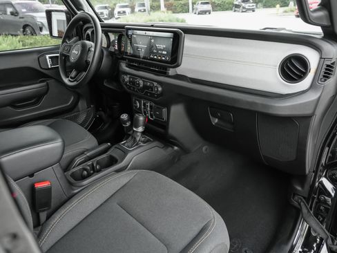 Used 2024 Jeep Gladiator Sport AWD/4WD image 39