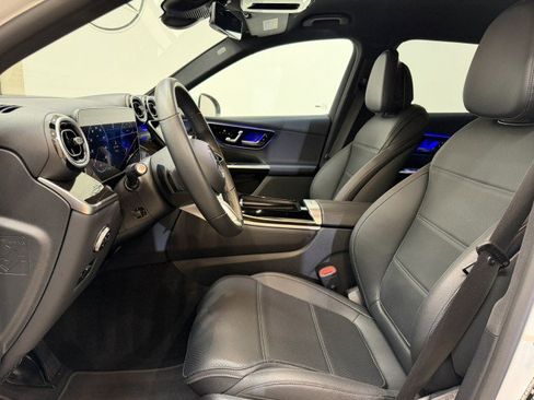 Certified 2025 Mercedes-Benz GLC 300 image 6