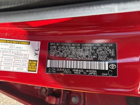 Used 2024 Toyota Prius XLE FWD image 20
