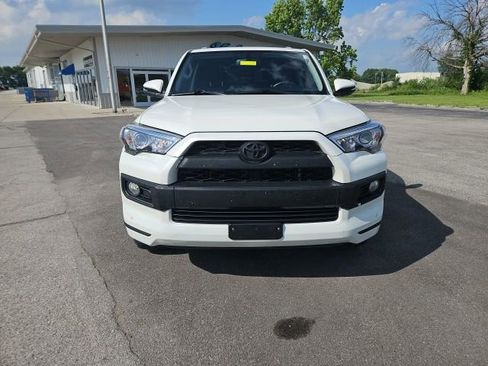 Used 2017 Toyota 4Runner 4WD image 3
