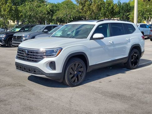 New 2026 Volkswagen Atlas SE FWD image 3