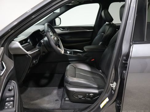 Used 2024 Jeep Grand Cherokee L Limited w/ Luxury Tech Group II image 11