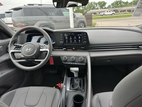 New 2026 Hyundai Elantra SE FWD image 11