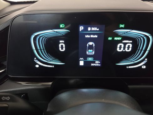 Used 2024 Kia Niro EX w/ EX Cold Weather Package FWD image 31