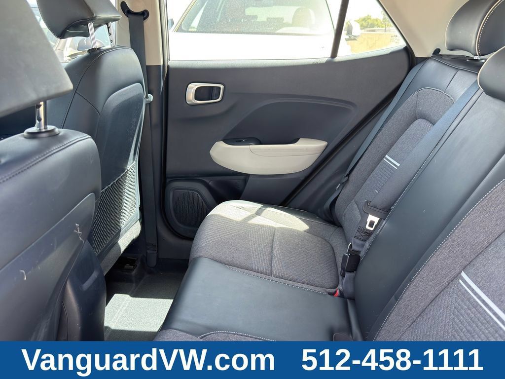 Used 2022 Hyundai Venue Limited FWD image 29