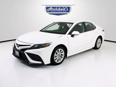 Used 2024 Toyota Camry SE FWD image 3