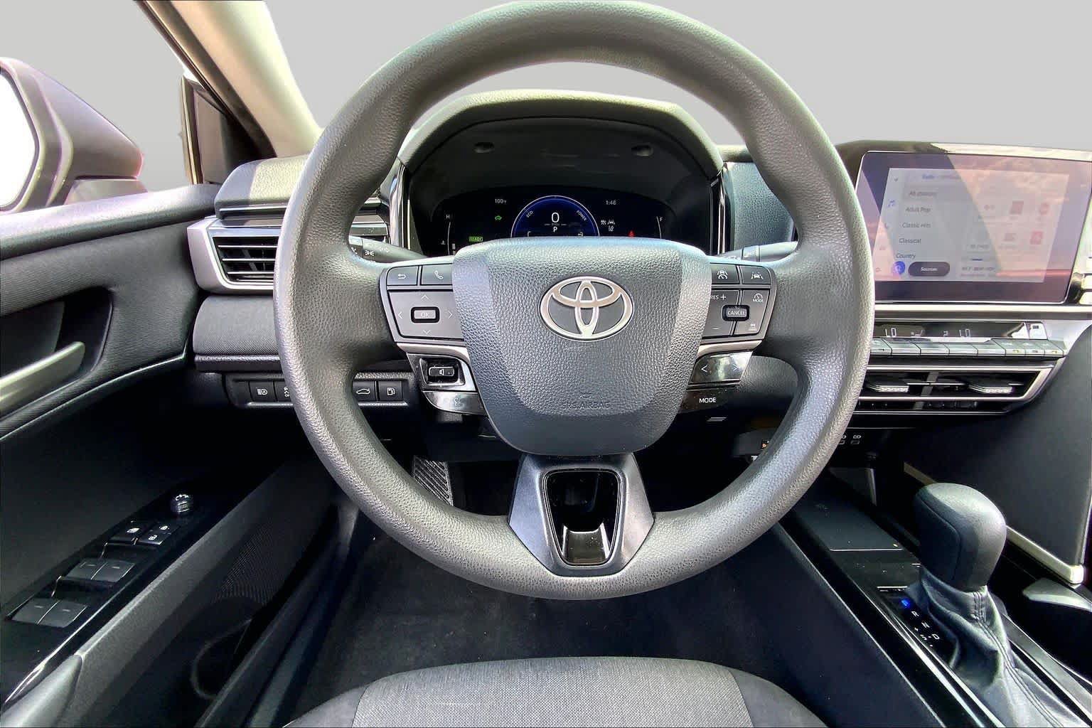 Used 2025 Toyota Camry LE FWD image 6