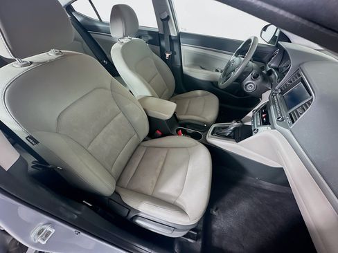 Used 2017 Hyundai Elantra SE FWD image 28