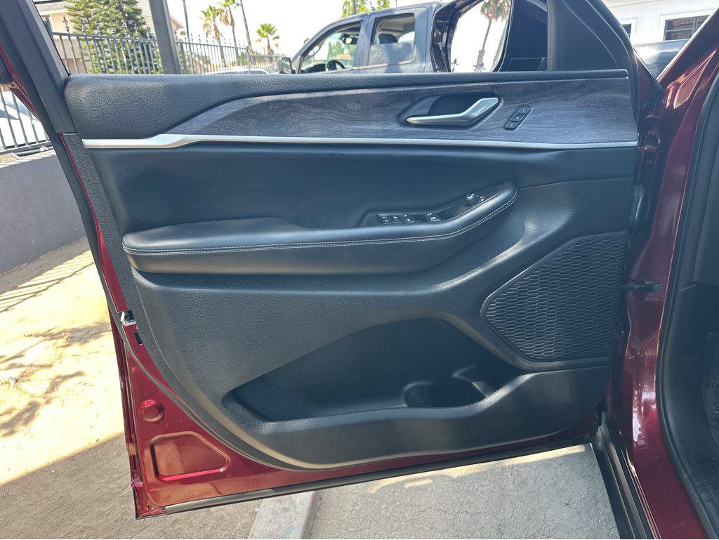 Used 2023 Jeep Grand Cherokee L Limited RWD image 15