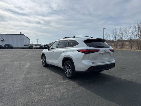 Used 2023 Toyota Highlander XLE image 5