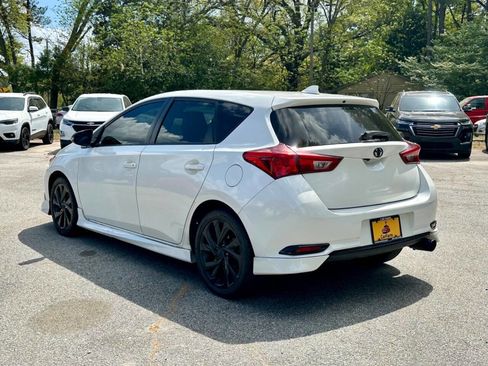 Used 2017 Toyota Corolla iM image 5