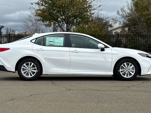 New 2025 Toyota Camry LE w/ Convenience Package FWD image 3