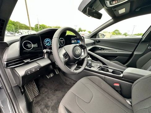 New 2025 Hyundai Elantra SEL FWD image 9