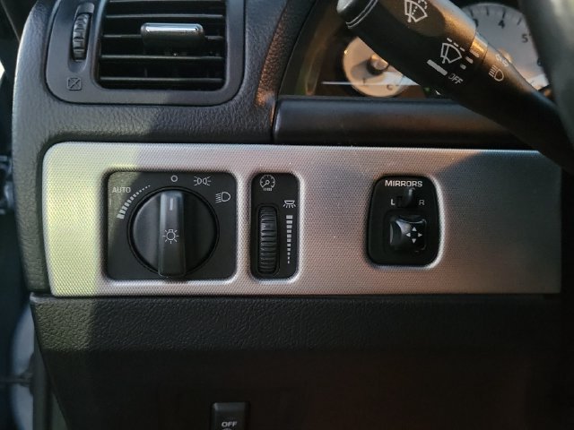 Used 2005 Ford Thunderbird RWD image 14