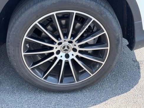 Used 2022 Mercedes-Benz GLC 300 4MATIC image 22