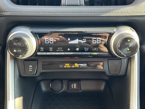 Certified 2025 Toyota RAV4 XLE AWD/4WD image 28