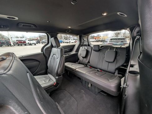 Used 2020 Chrysler Pacifica Touring-L w/ Advanced Safetytec Group image 18