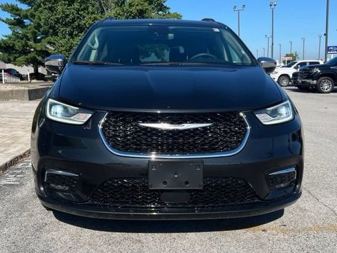 Used 2023 Chrysler Pacifica Limited FWD image 4