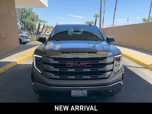 Used 2024 GMC Sierra 1500 SLE w/ X31 Off-Road Package AWD/4WD image 2