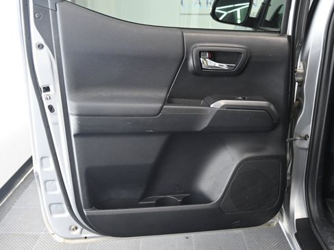 Used 2020 Toyota Tacoma TRD Off-Road image 36