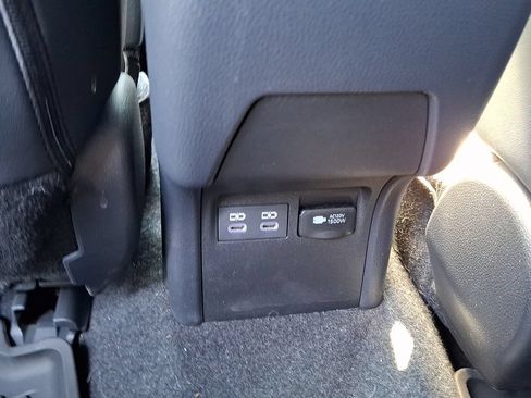 Used 2024 Toyota Prius Prime FWD image 12
