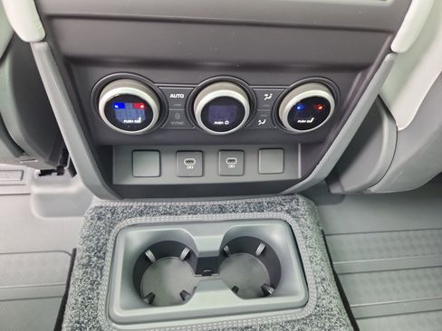 Used 2025 Land Rover Defender 130 S image 24