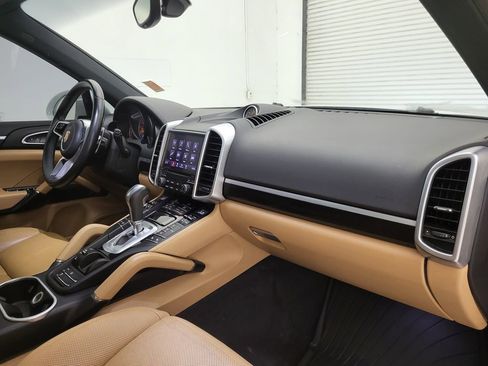 Used 2018 Porsche Cayenne Platinum Edition image 44