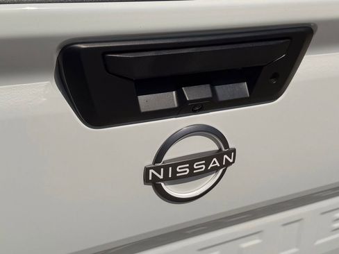 Used 2022 Nissan Frontier SV w/ Technology Package image 34