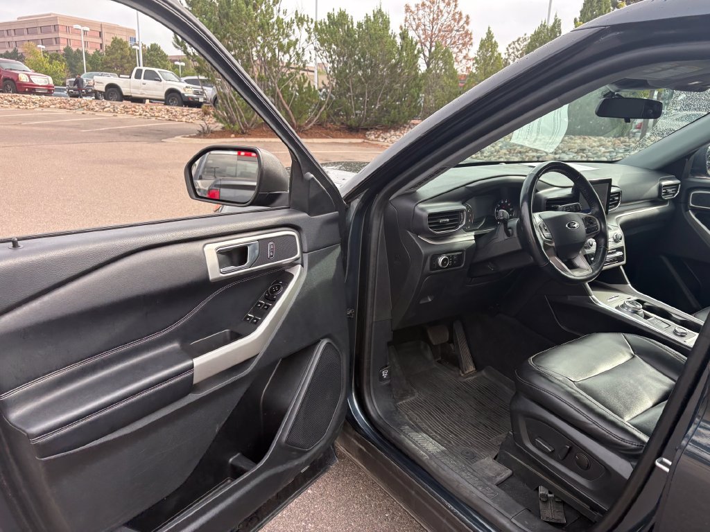 Used 2022 Ford Explorer XLT w/ Equipment Group 202A AWD/4WD image 15