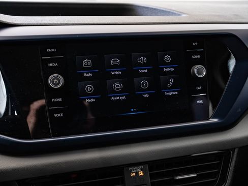 Used 2023 Volkswagen Taos SE w/ Panoramic Sunroof Package FWD image 32