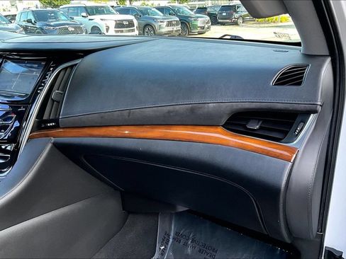 Used 2020 Cadillac Escalade ESV Premium Luxury AWD/4WD image 27