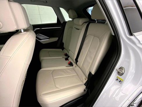 Certified 2025 Audi Q3 2.0T Premium Plus w/ Premium Plus Package image 26