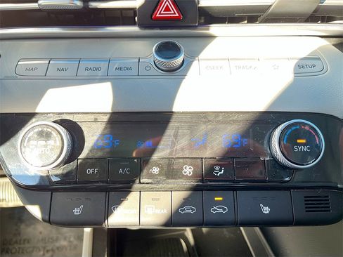 Used 2024 Hyundai Elantra Limited image 15